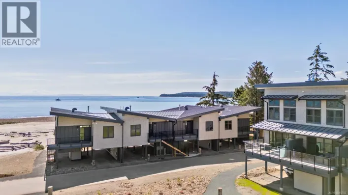 22 9022 Clarkson Ave, Black Creek