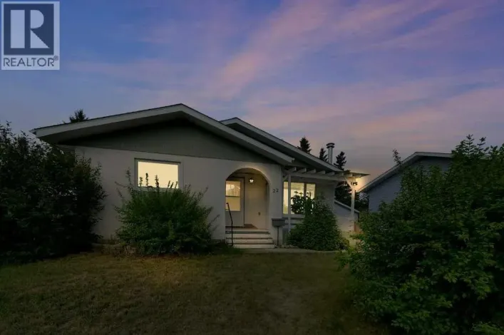 22 Blackstone Avenue, Lacombe
