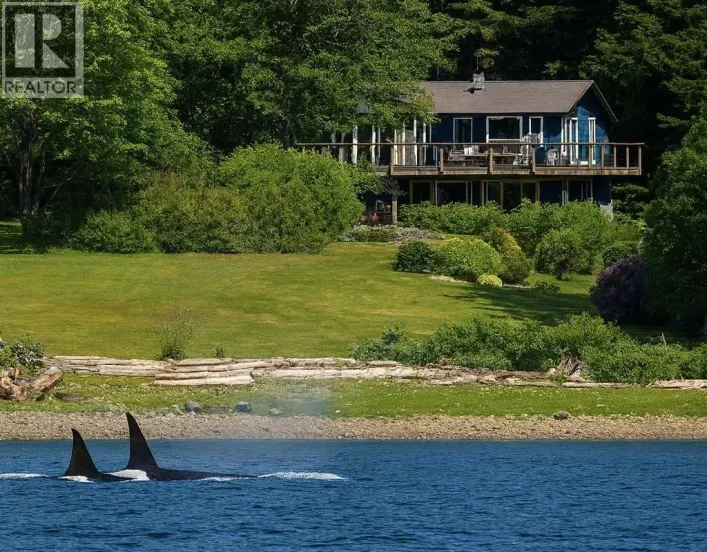 22 BRIGHTON BEACH, North Vancouver