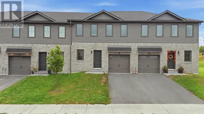 22 CAMPBELL CRESCENT, Prince Edward County