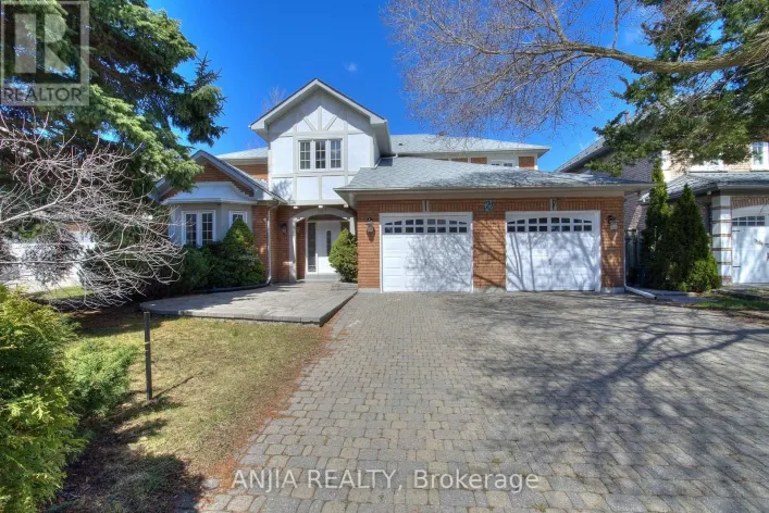 22 CHILTERN HILL, Richmond Hill