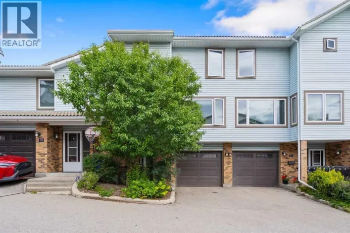 22 Coachway Gardens SW, Calgary