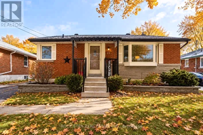 22 FERNWOOD CRESCENT, Hamilton