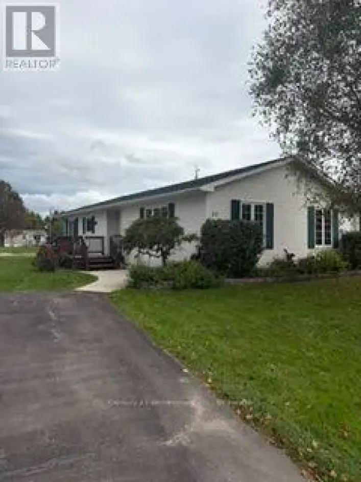 22 INDIANA AVENUE E, Wasaga Beach