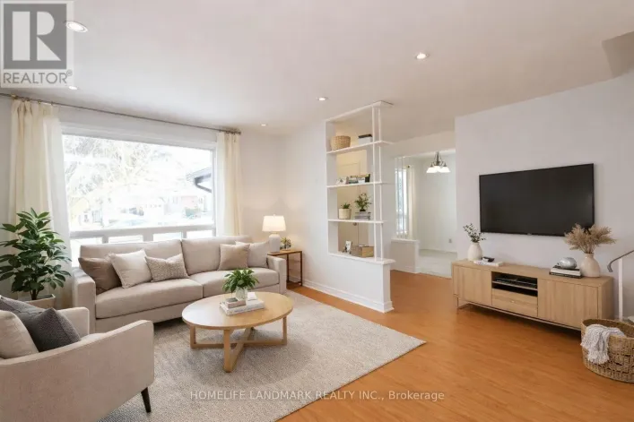 22 KNOWLES CRESCENT, Aurora