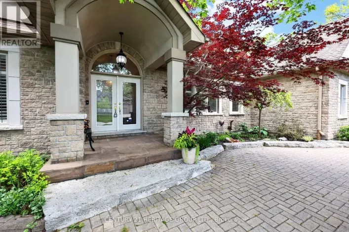 22 LLOYD COOK DRIVE E, Springwater