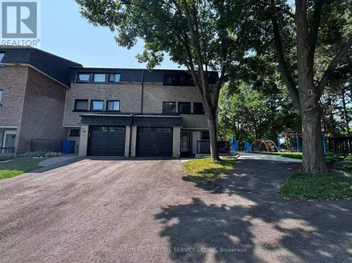 22 POPLAR CRESCENT, Aurora