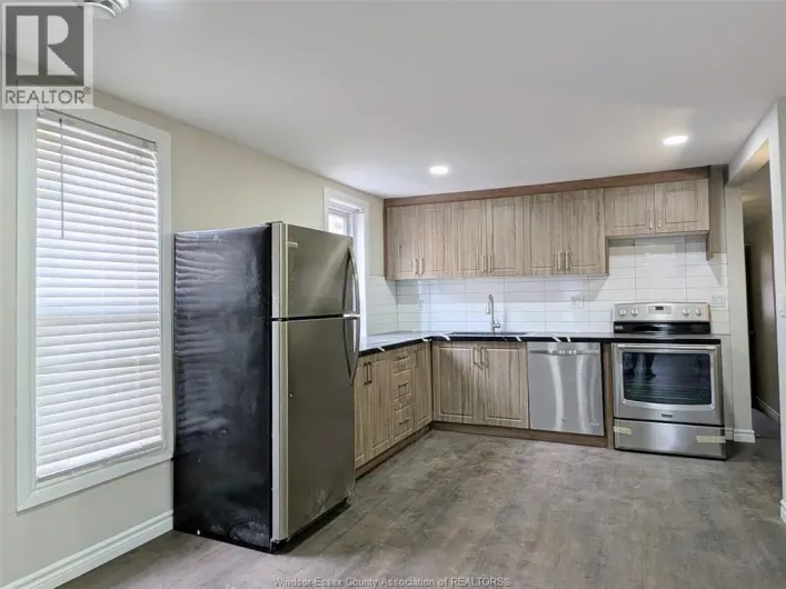 22 UNIVERSITY AVENUE East Unit# UPPER, Windsor