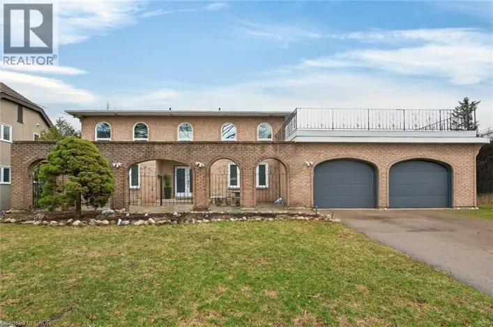 22 WOODSIDE Drive, Hamilton