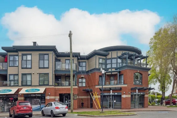 220 15210 PACIFIC AVENUE, White Rock