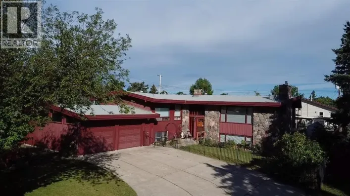 220 3 Street S, Vulcan