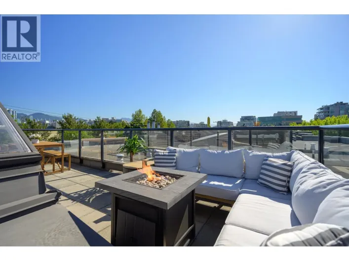 220 676 W 6TH AVENUE, Vancouver