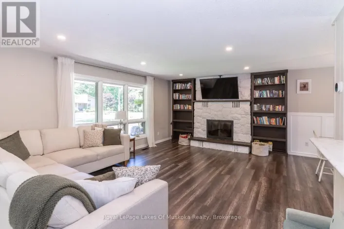 220 ALEXANDER STREET, Gravenhurst)