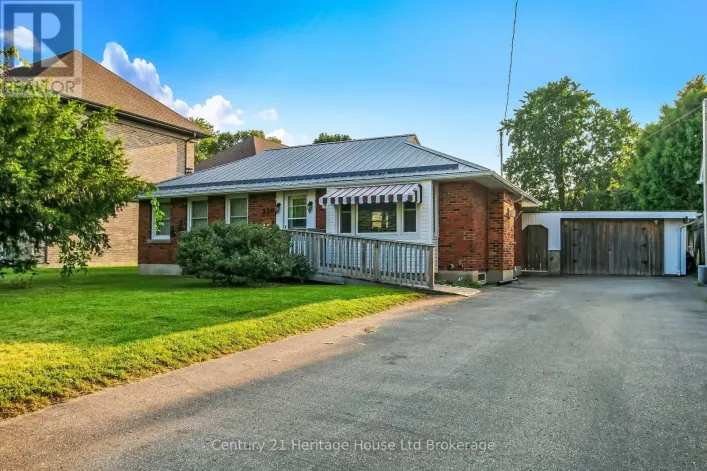 220 CLARKE STREET N, Woodstock