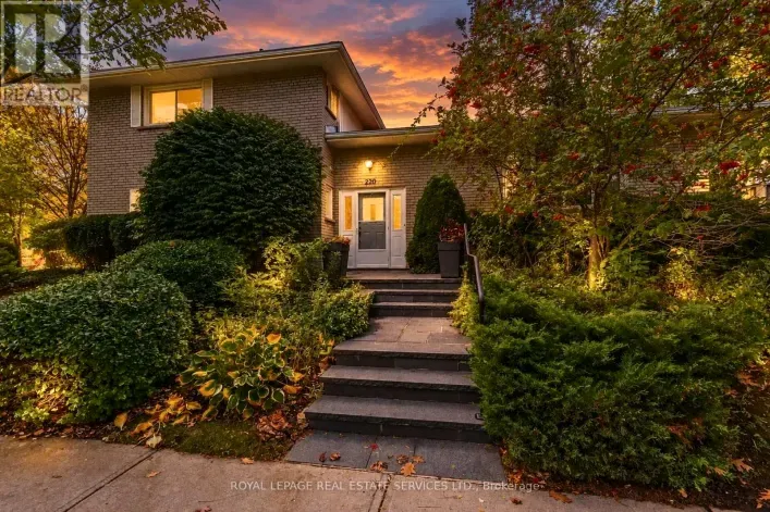220 EDENBRIDGE DRIVE, Toronto