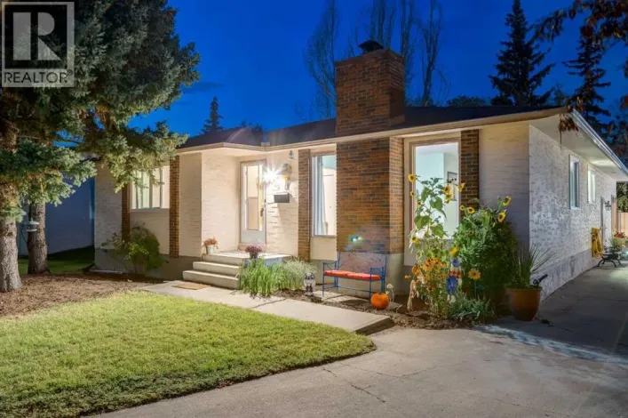 220 Oakridge Place SW, Calgary