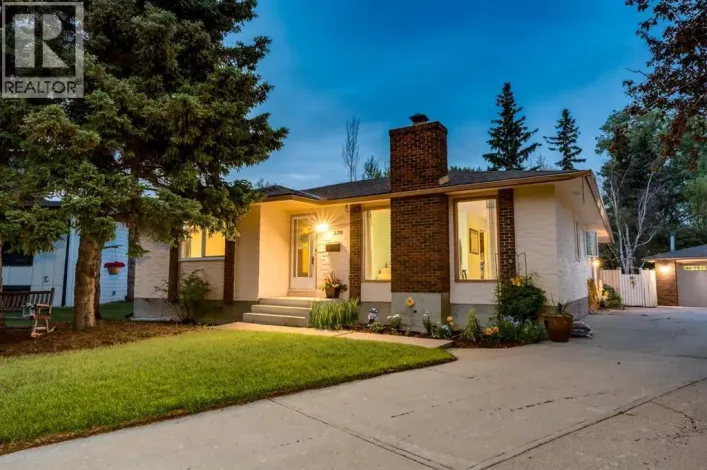 220 Oakridge Place SW, Calgary