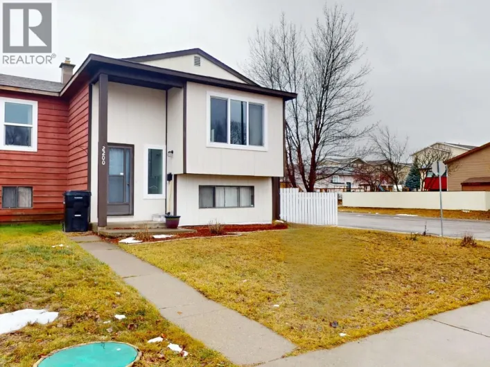 2200 Kokanee Drive N, Cranbrook