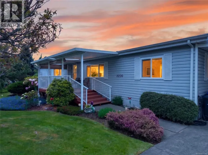 2200 Stadacona Dr, Comox