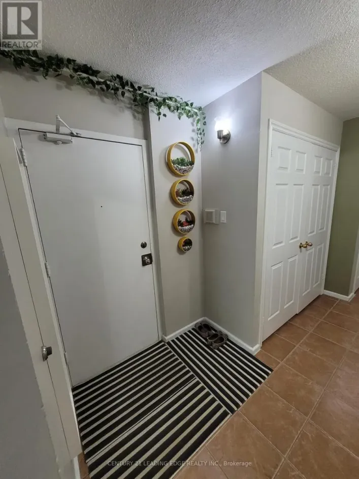 2201 - 10 SUNNY GLENWAY, Toronto