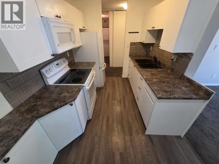 2203 2607 PEAR STREET, Terrace