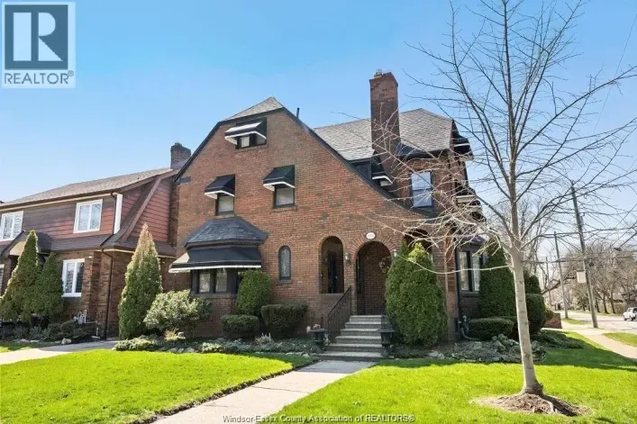 2203 VICTORIA AVENUE, Windsor