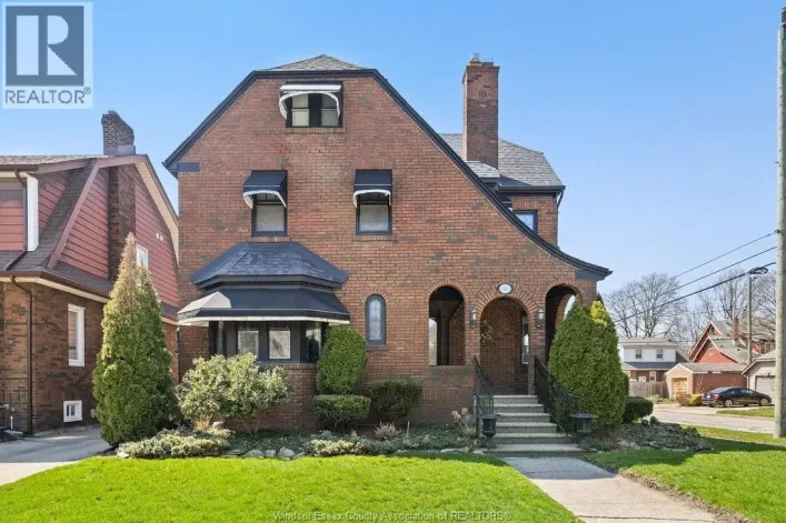 2203 VICTORIA, Windsor