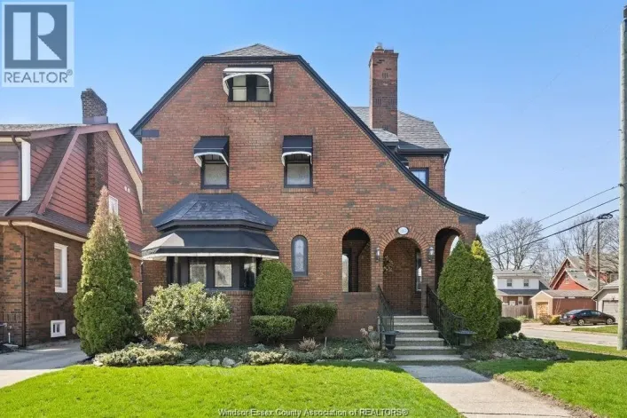 2203 VICTORIA, Windsor