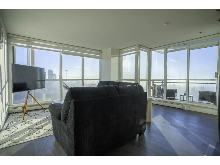 2204 10777 UNIVERSITY DRIVE, Surrey