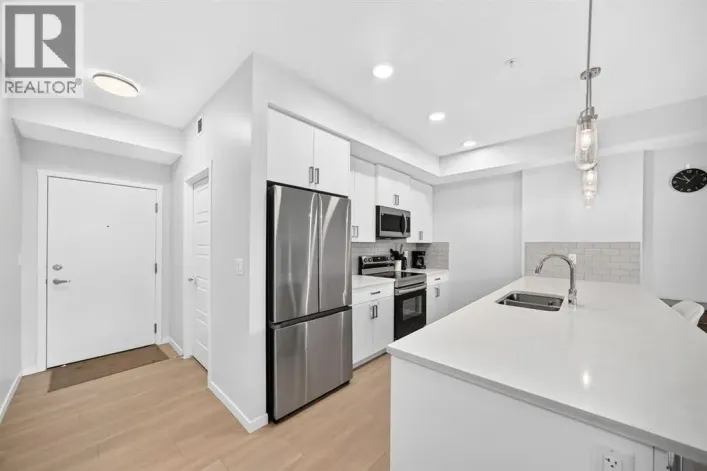 2204, 33 Carringham Gate NW, Calgary