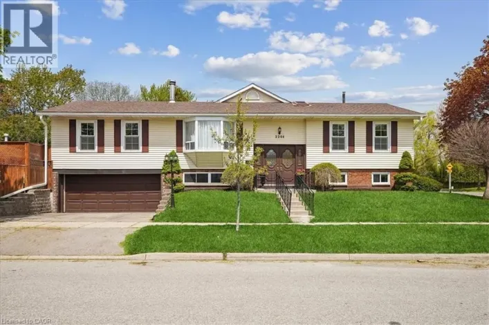 2204 CARTIER Crescent, Burlington
