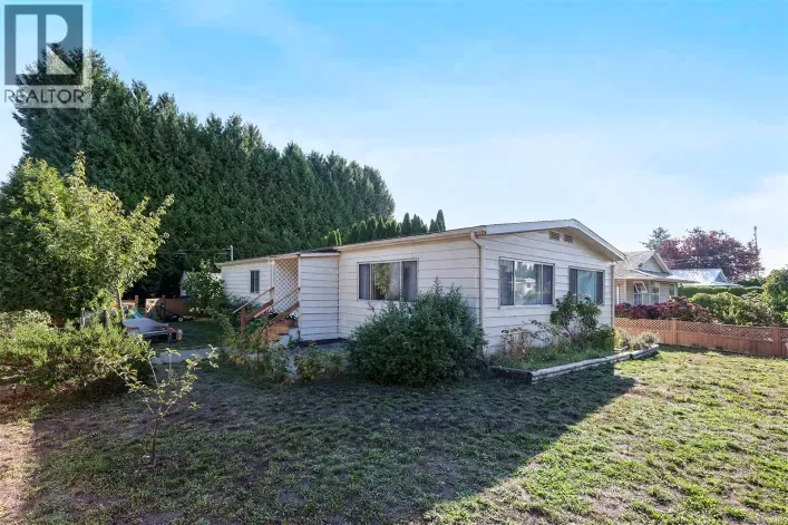 2205 4th St E, Courtenay