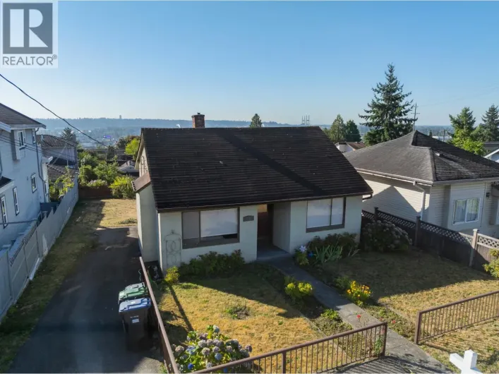 2206 EIGHTH AVENUE, New Westminster
