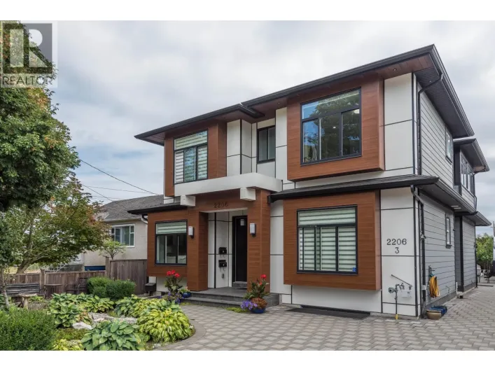 2206 LONDON STREET, New Westminster