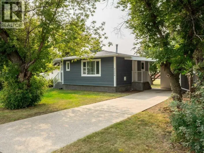 2209 22 Avenue, Coaldale