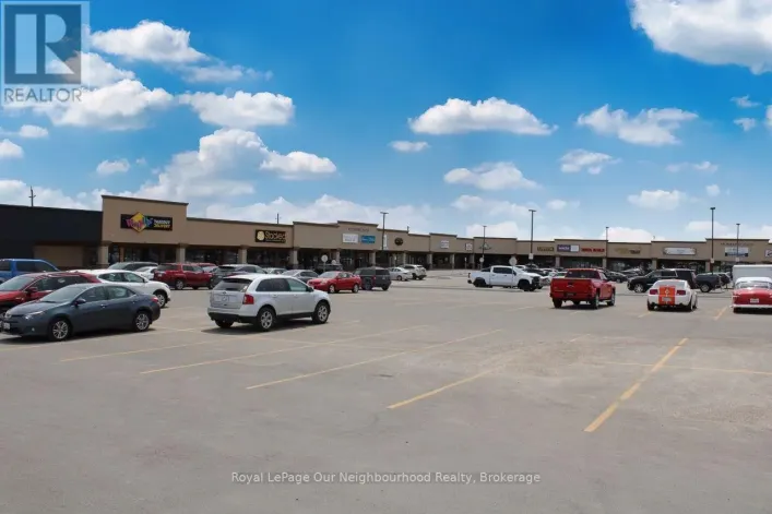 221 - 1135 LANSDOWNE STREET W, Peterborough