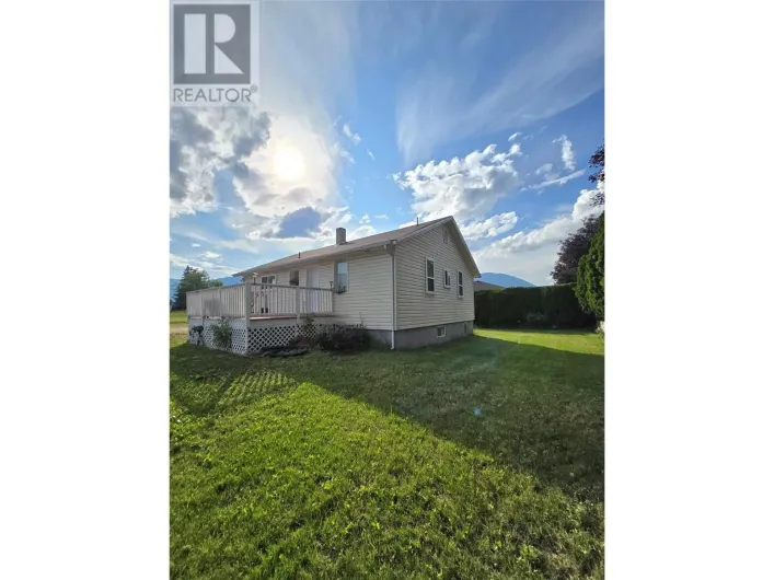 221 Beatty Avenue NW, Salmon Arm