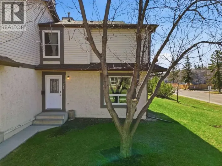 221 Deerpoint Lane SE, Calgary