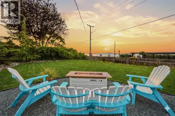 221 Elizabeth Ave, Qualicum Beach