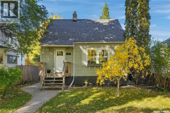 House for sale: 221 Elm STREET, Saskatoon