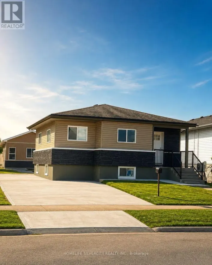 221 EMERSON AVENUE S, London South
