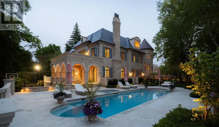 221 FOREST HILL ROAD, Toronto