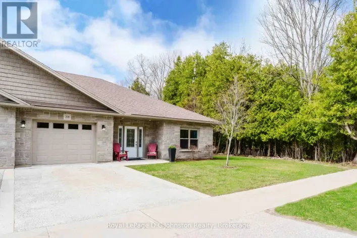 221 GRENVILLE STREET S, Saugeen Shores