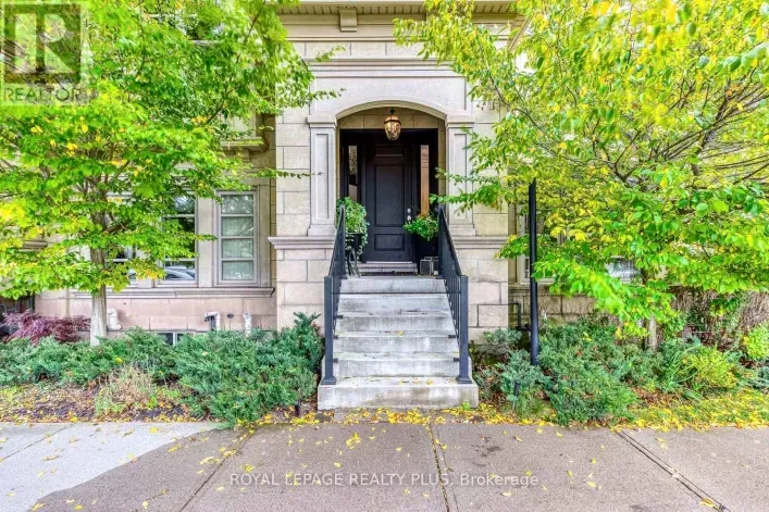221 HANOVER STREET, Oakville