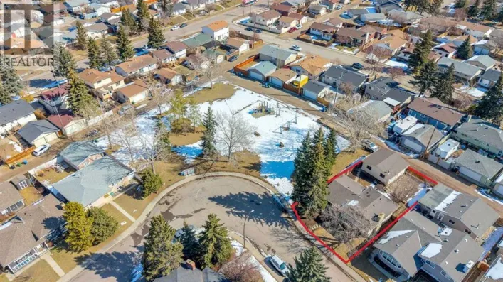 221 Madeira Crescent NE, Calgary
