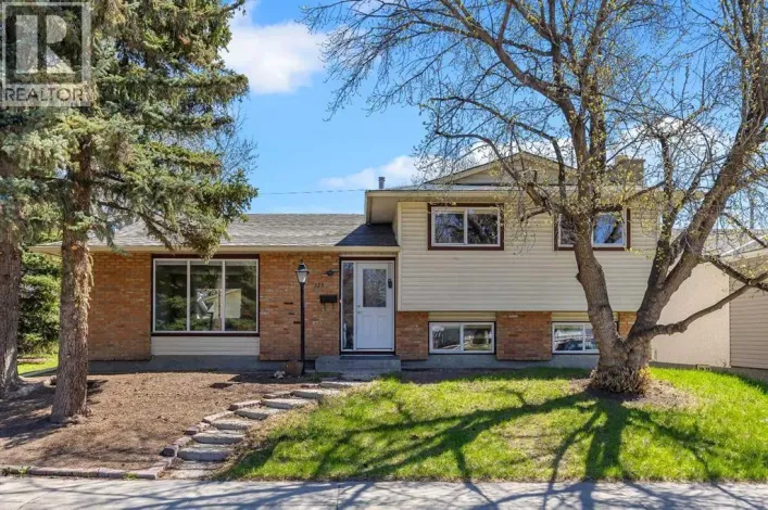221 Madeira Crescent NE, Calgary
