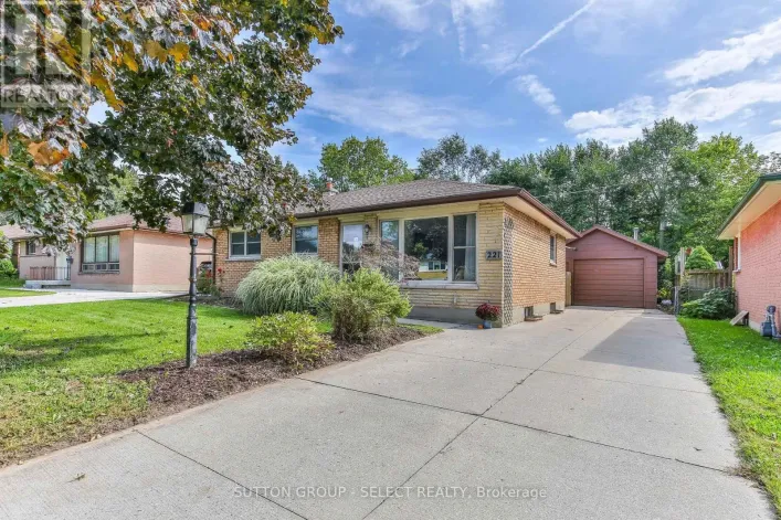 221 MANITOULIN DRIVE, London East