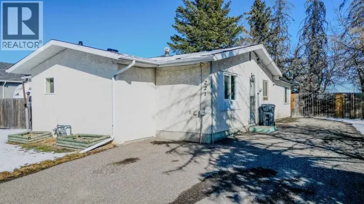 221 N 250 E, Raymond