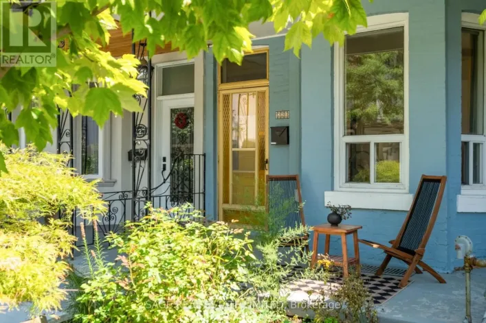 221 PALMERSTON AVENUE, Toronto