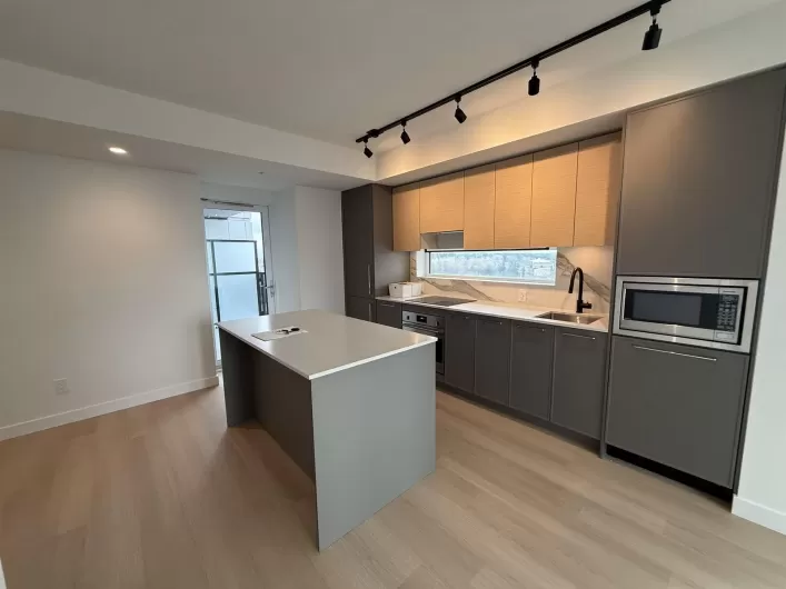 2210 13725 GEORGE JUNCTION, Surrey